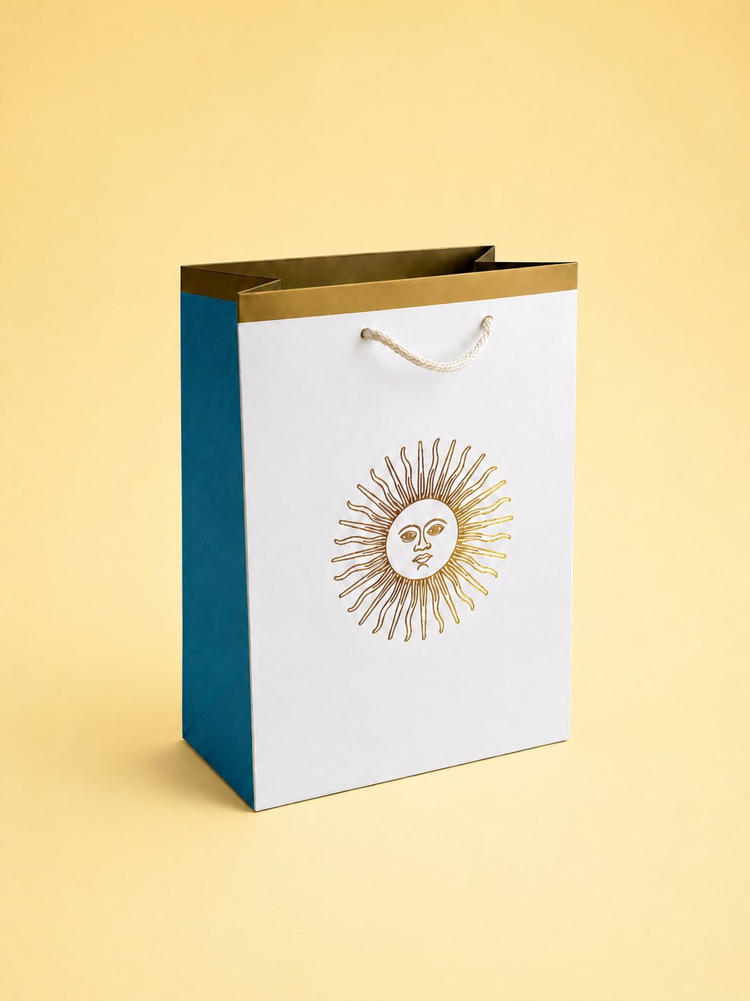 Bolsa Argentina blanca y dorada